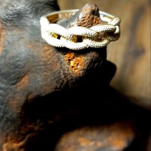 Size 7 beautiful Silver ring✨